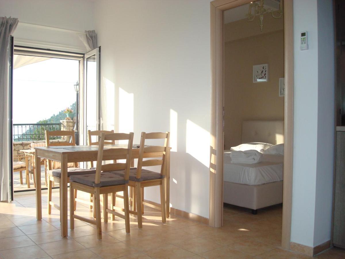 Merlot Village Rental Properties Kariá Екстериор снимка