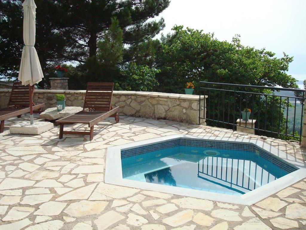 Merlot Village Rental Properties Kariá Екстериор снимка