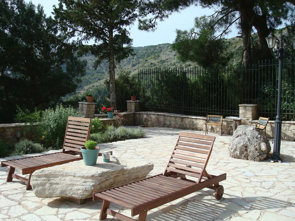 Merlot Village Rental Properties Kariá Екстериор снимка